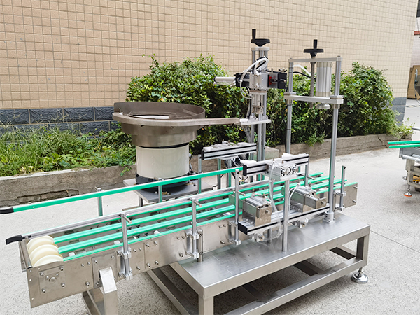 雙頭稱重灌裝設(shè)備